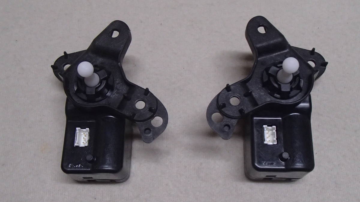 KOITO ヘッドライト外し ヘッドライト内レベライザー? モーター? 詳細不明 動作未確認 2個拍卖