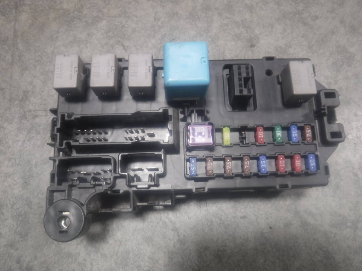 タントカスタムL350Sドアロック コントロール ユニット室内リレー ヒューズボックス ドア コントローラーL360S純正タント 部品取り車あり拍卖
