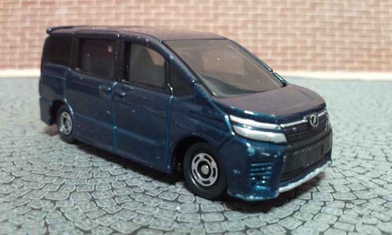 【中古品】1/65 Toyota VOXY ①拍卖