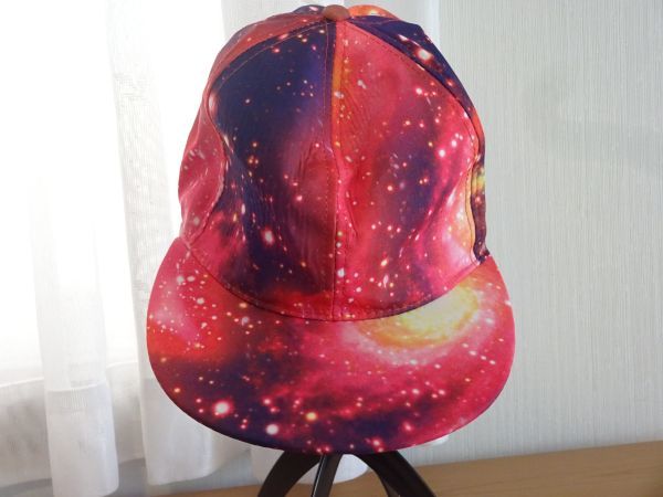 〃男女兼用帽子〃カラフル 柄 スタイル帽子 サイズ56cm〜59cm コットン帽 キャップ 帽子 宇宙イメージ拍卖