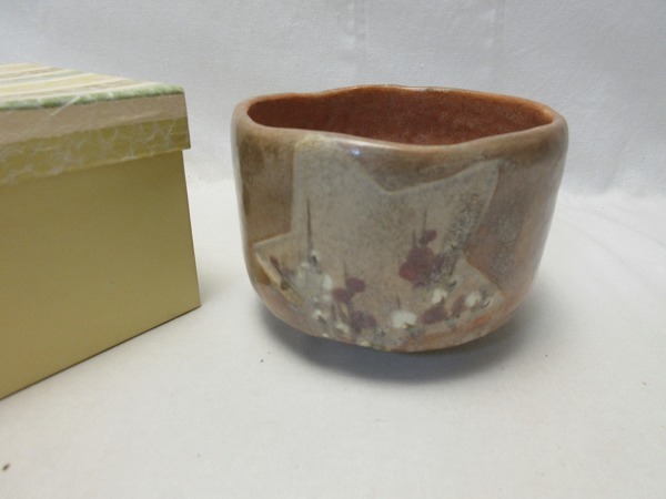 I04087 【 美品 茶道具 梅絵 楽茶碗 陶印 作者不明 紙箱 】 検) 煎茶道具 茶事 茶会 茶器 茶具 お点前 来客 おもてなし お稽古 ⅰ拍卖