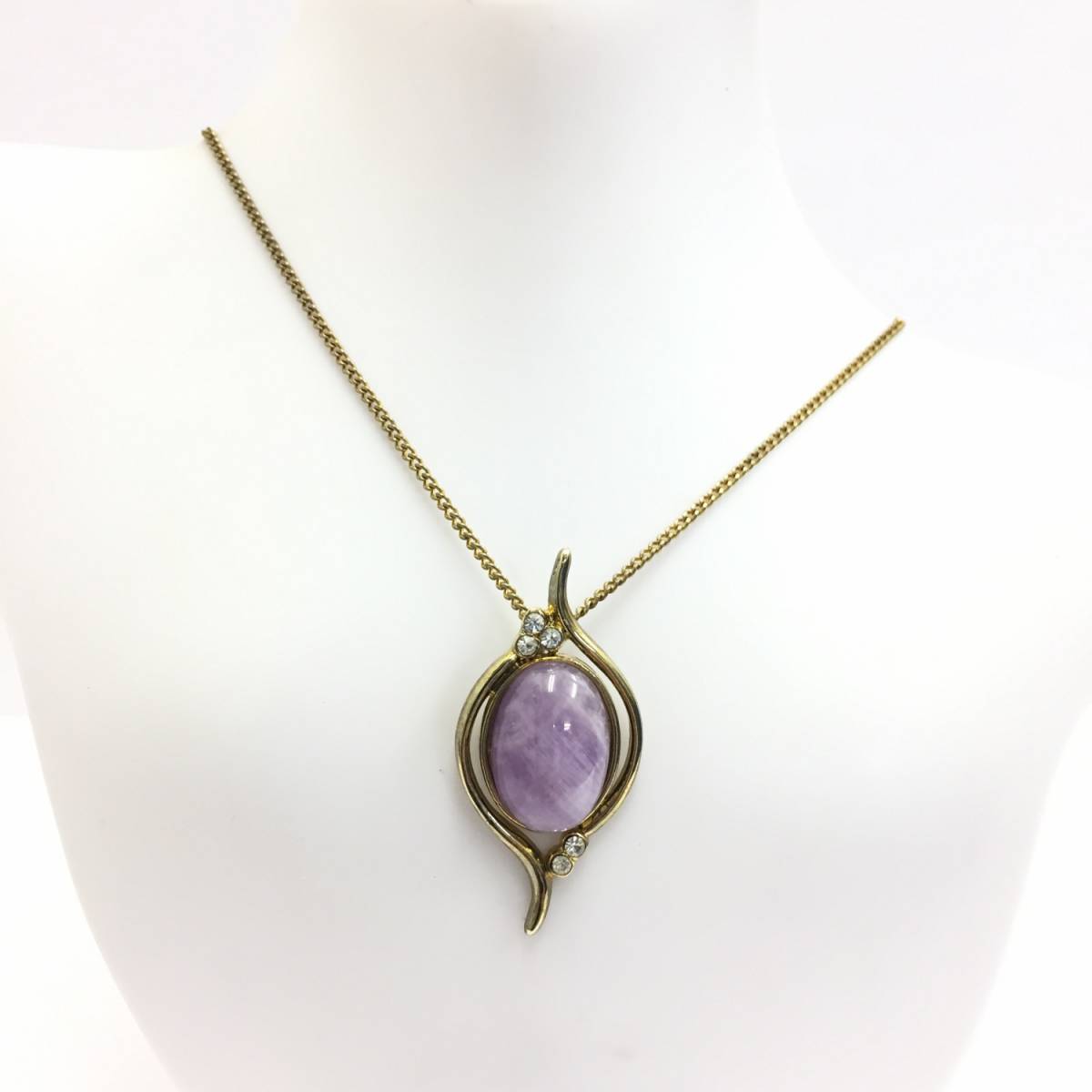 【ネックレス】約40cm K18 GP ラベンダー色のストーン シック 上品 可愛い ダイヤのような透明ストーン 全体的に剥げあり拍卖