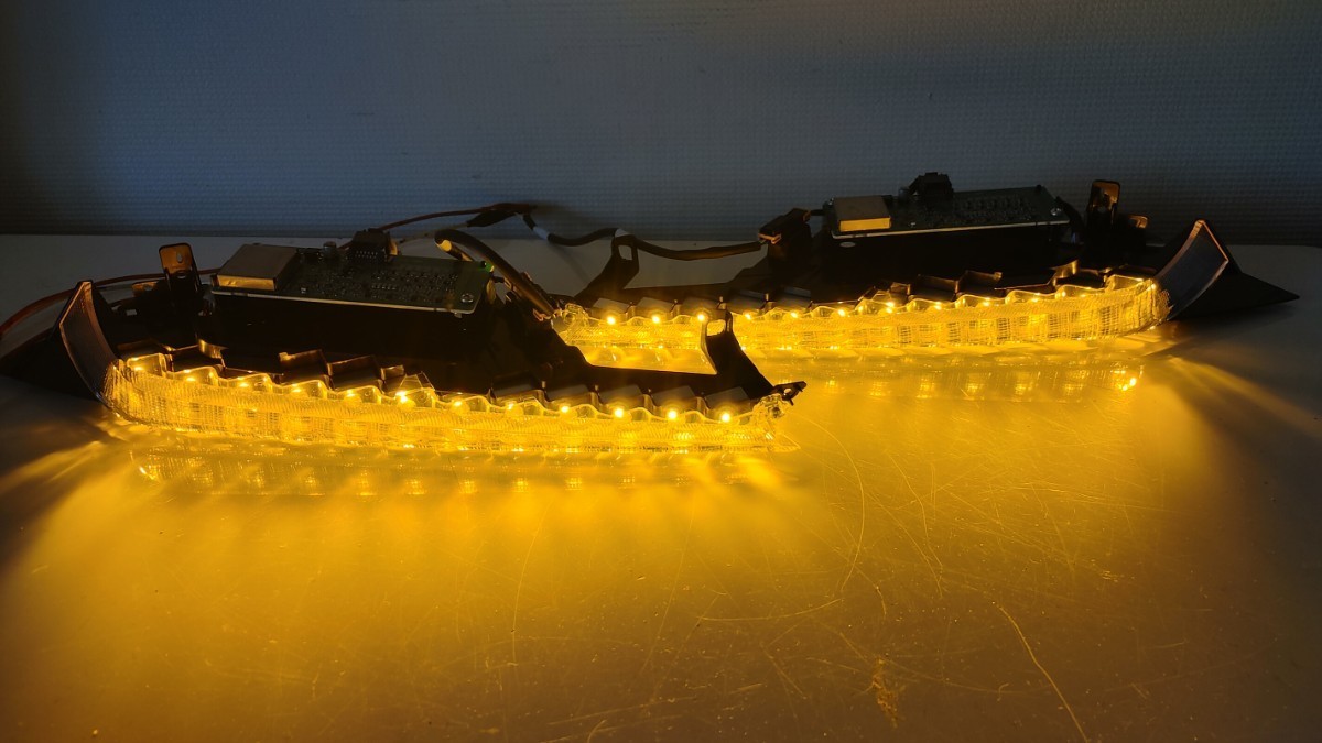 ★C-HR 前期ヘッドライト外し シーケンシャルウインカー LED 左右★加工用 移植拍卖