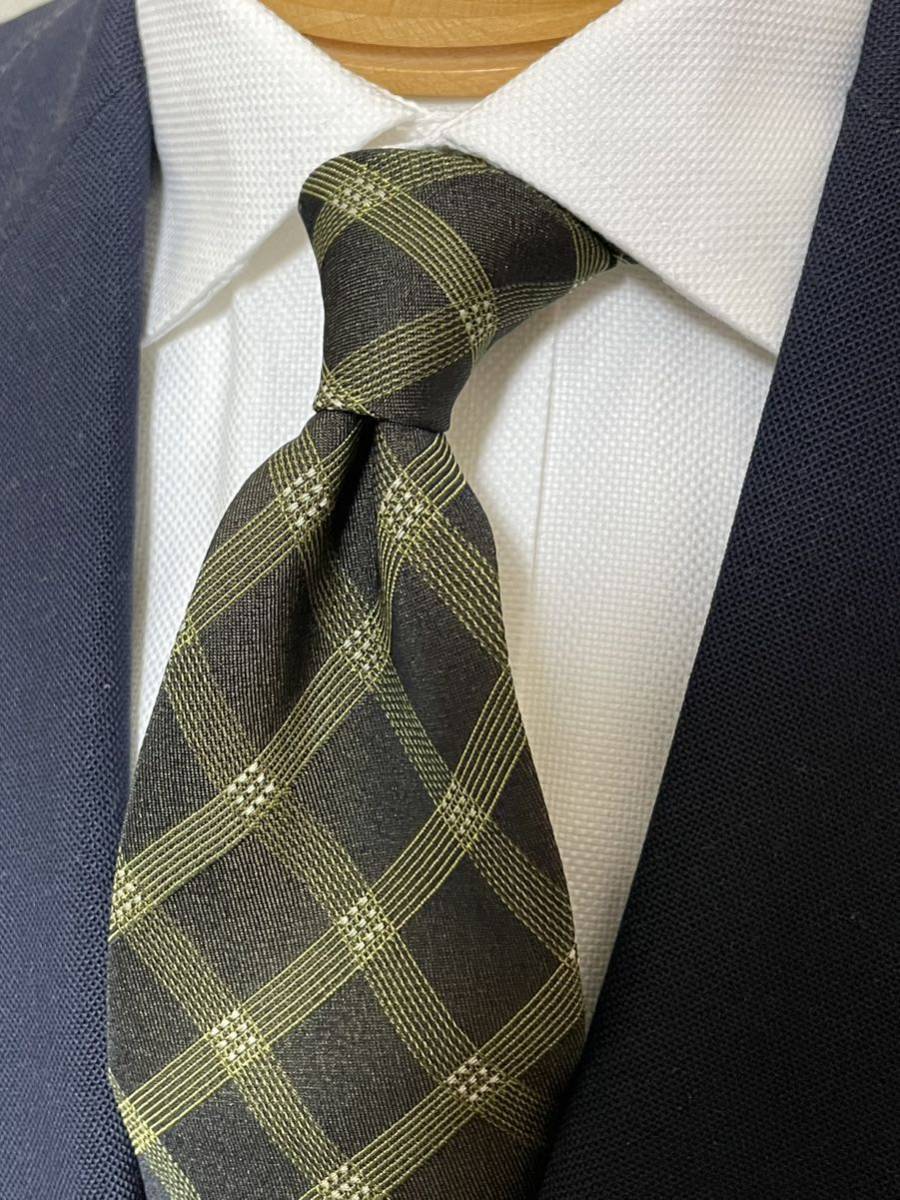 【美品】HUGO BOSS イタリア製ネクタイ モスグリーン基調 高級シルク チェック 大剣約9.5cm拍卖