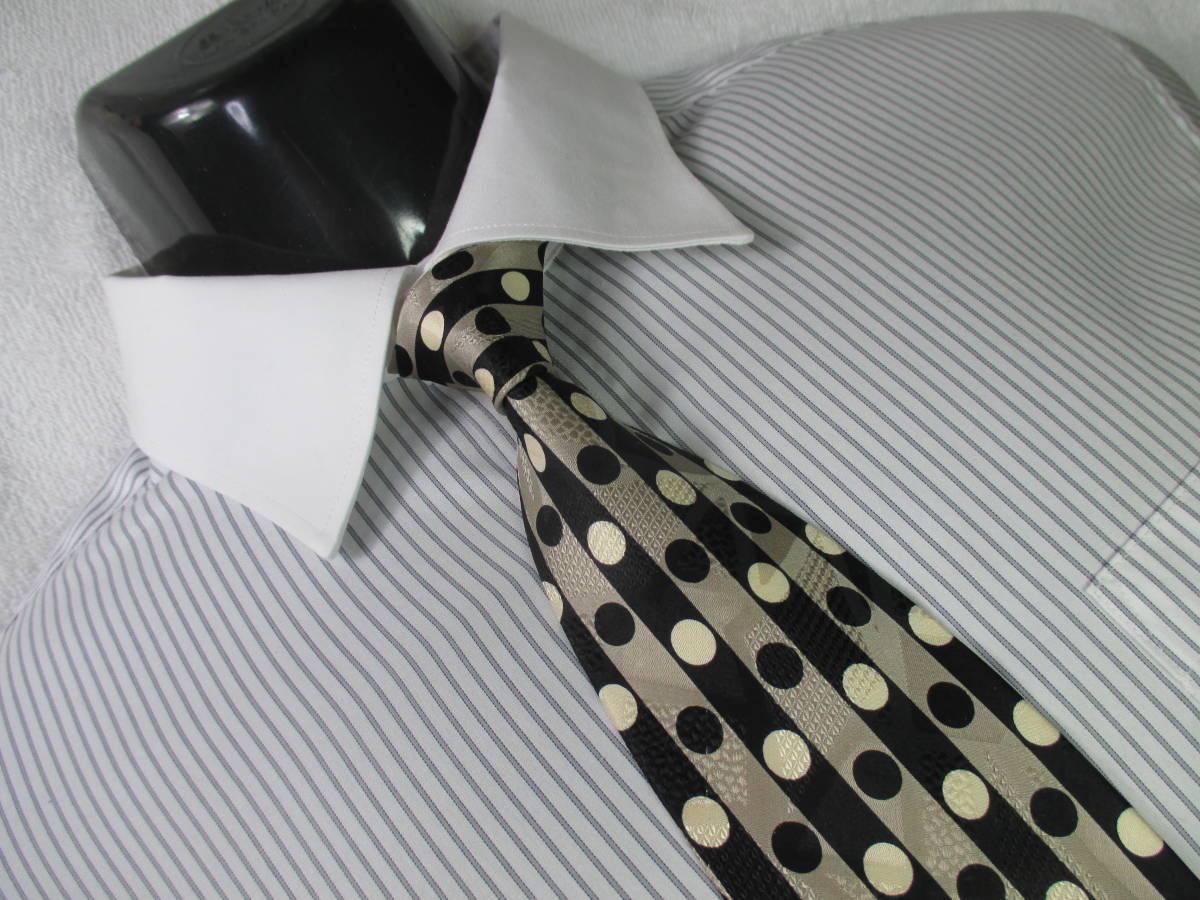 ◇フルマーク Full Mark ◇ネクタイ◇中古品☆白黒の丸にストライプの柄/白・グレー色系◇第29弾ブランドがいっぱい◇29-243◇拍卖