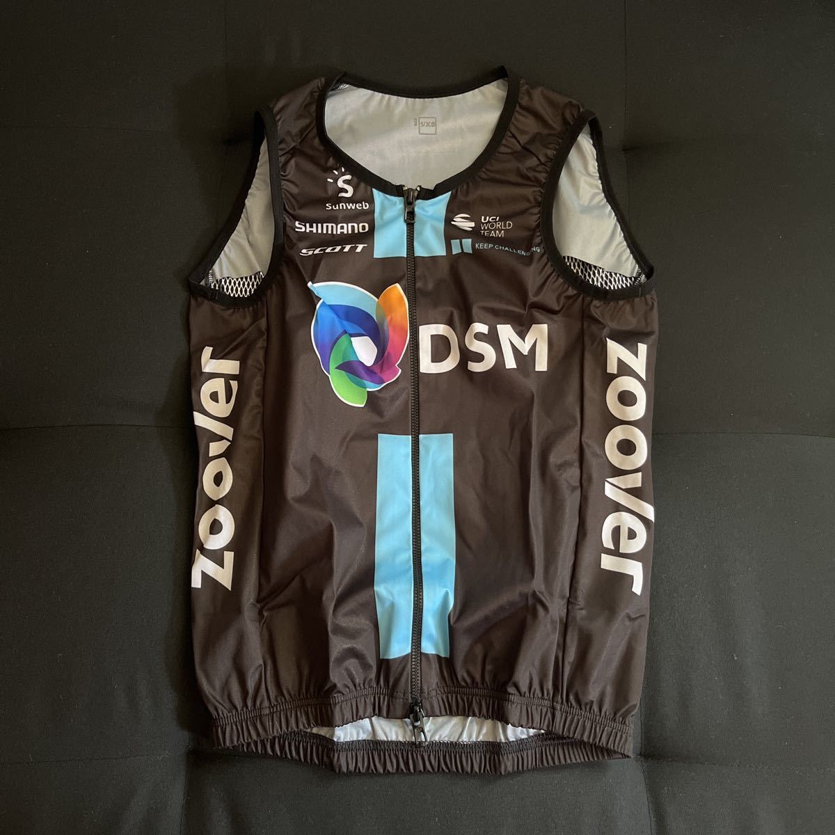 新品ビオレーサー チームDSM ウィンドベストXS 選手支給品 SCOTT BODY EPIC VEST ロマン・バルデ拍卖