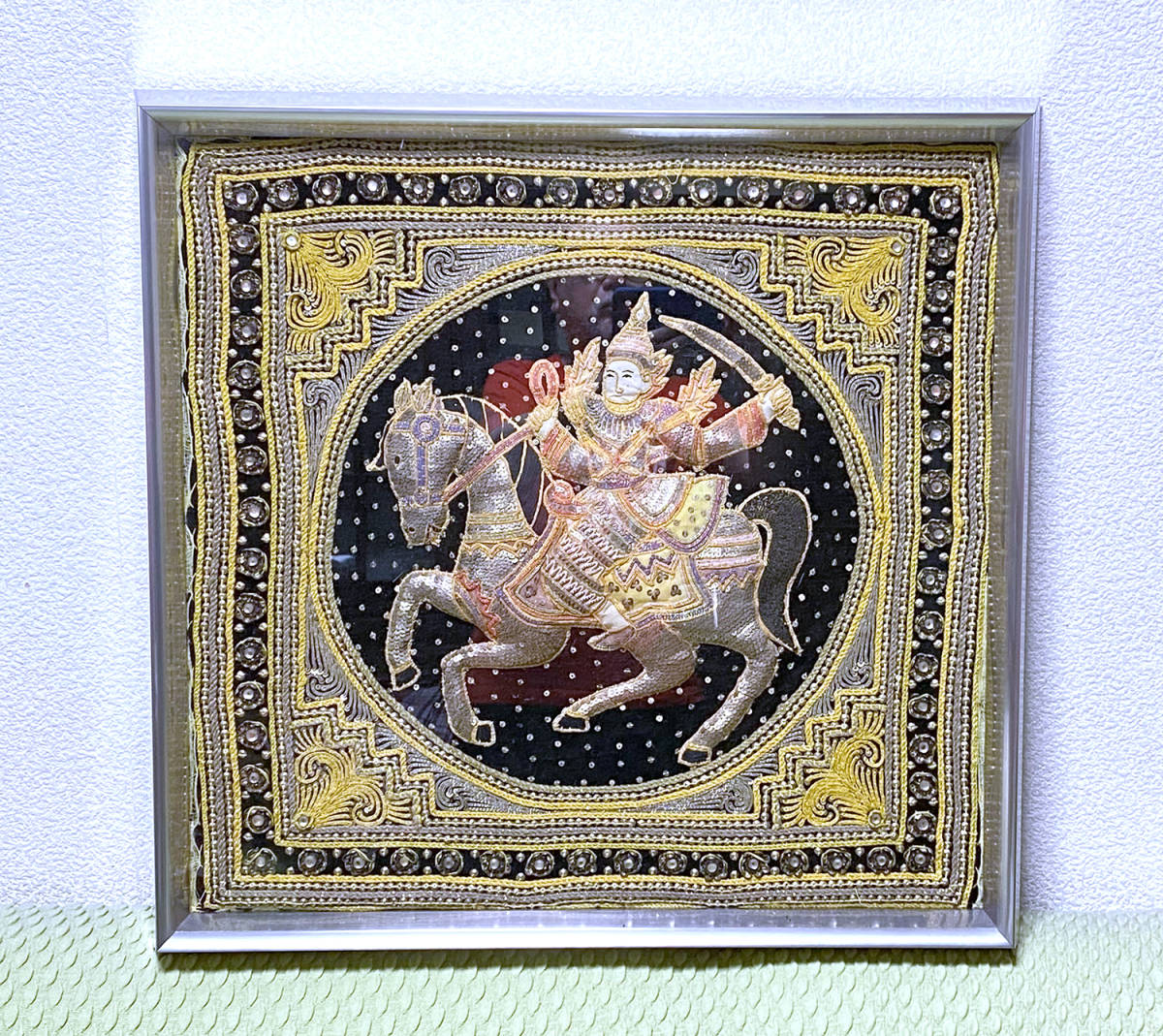 タイ国製 立体手刺繍タペストリー 特製重量アルミフレーム付き拍卖