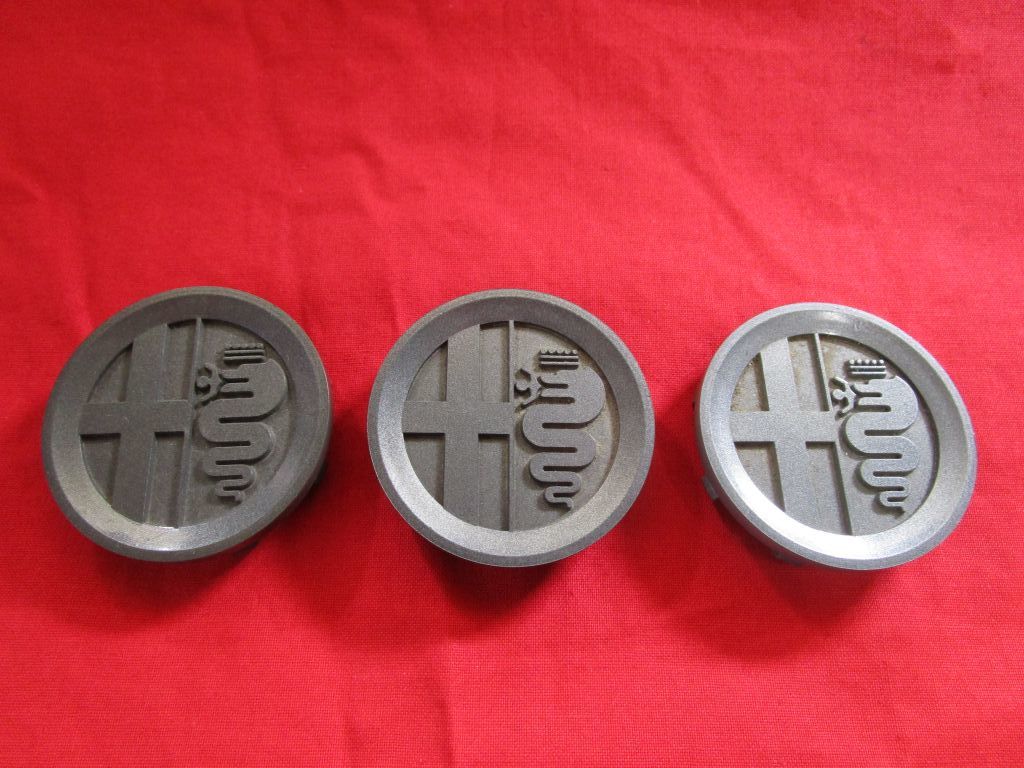 アルファロメオ エンブレム ホイール センターキャップ 1つ ALFAROMEO拍卖