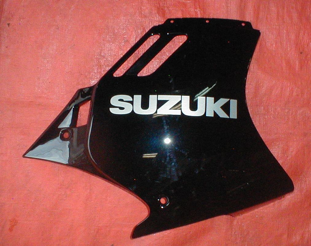 ☆★スズキ★GSXーR250/1990年~【④純正右側アンダーカバー/黒メタ/新品未使用】★☆拍卖