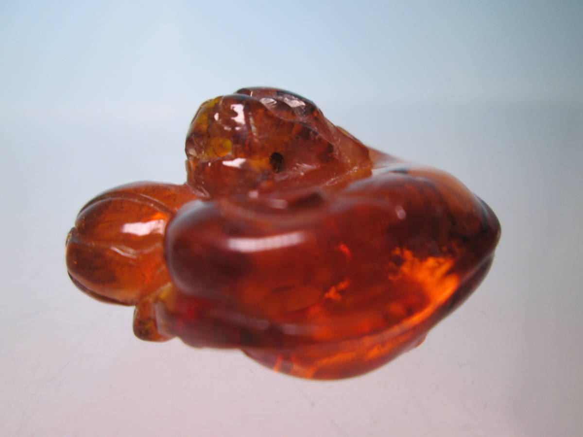 ☆アンティーク・天然琥珀彫刻の玉獅子 木箱付 3,88g 中国美術/中国古玩/根付拍卖