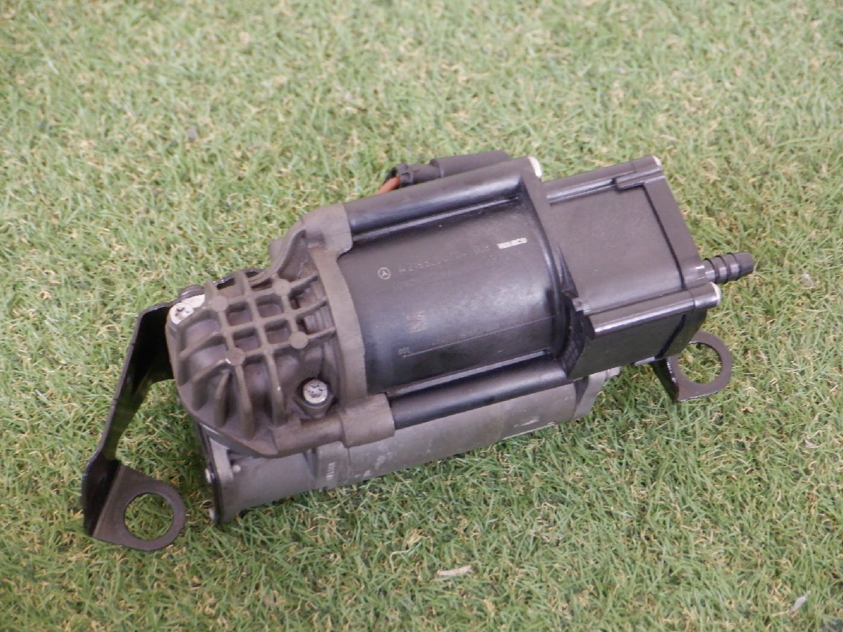 ベンツ純正 W213 Eクラス X253 GLCクラス W205 Cクラス エアサス コンプレッサー エアサスポンプ A2133200004 Y-23-5-445拍卖