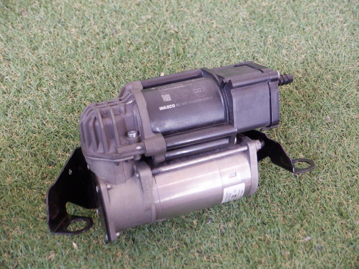 ベンツ純正 W213 Eクラス X253 GLCクラス W205 Cクラス C238 エアサス コンプレッサー エアサスポンプ A2053200104 Y-23-5-448拍卖
