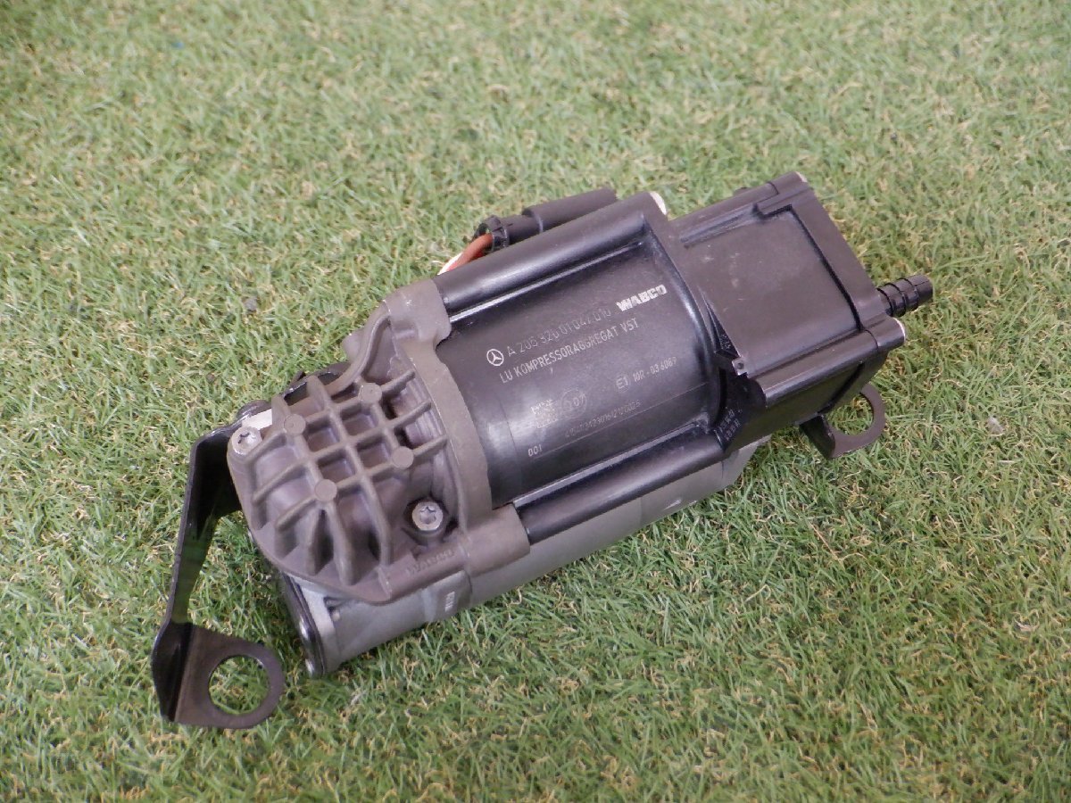 ベンツ純正 W213 Eクラス X253 GLCクラス W205 Cクラス C238 エアサス コンプレッサー エアサスポンプ A2053200104 Y-23-5-456拍卖