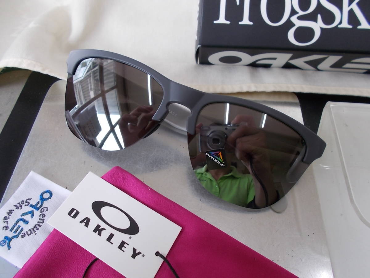 OAKLEY オークリー FROGSKINS LITE OO9374-5163 サングラス レトロデザインでお洒落 MATTE DARK GREY × PRIZM BLACK レンズ拍卖