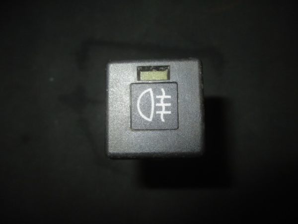 ■アルファロメオ 75 リアフォグランプスイッチ 中古 580533 部品取あり バックフォグライトスイッチ フォグスイッチ ■拍卖