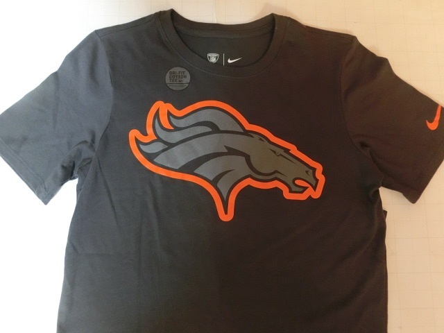 USA購入 ナイキ【Nike】機能素材【DRI FIT】NFL デンバー ブロンコス【Denver Broncos】ロゴプリントTシャツ US Sサイズ 濃灰拍卖