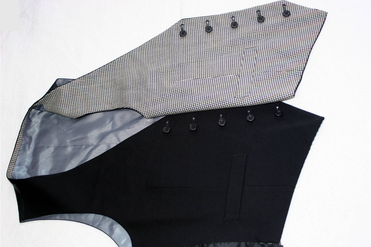 ★★★  B-3    ス-ツ生地   リ-バ-シブル  ベスト    色 黒/チドリ   サイズ Mぐらい  ★★★  京都 ~ 430円拍卖