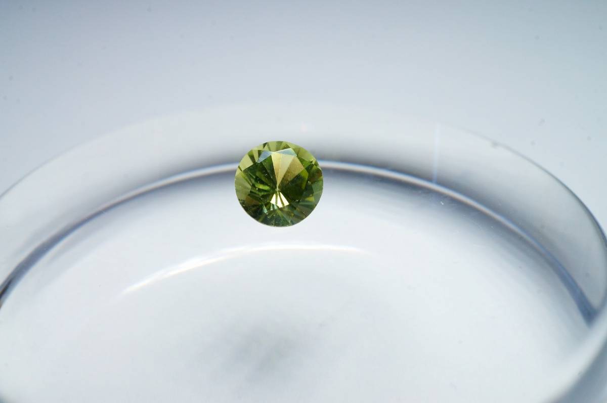 【限定特別即決価格!】希少!【高級宝飾品用ルース】ミャンマー(モゴテ)産 ペリドット 0.33ct 上質カットルース鮮やかで優美なグリーン!拍卖