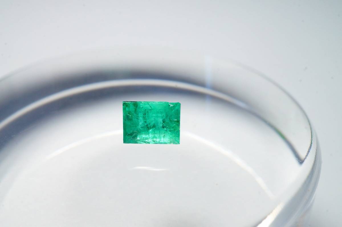 即決特別価格!早い者勝ち!【高級宝飾品用ルース】コロンビア産上質カットエメラルドルース0.34ctカケ有拍卖