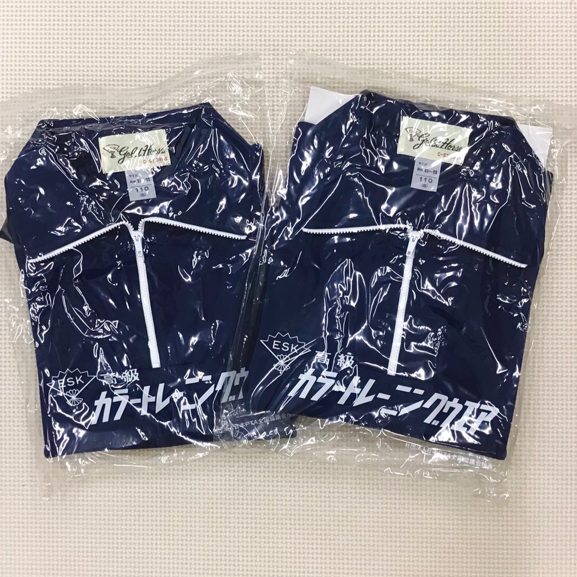 (M)313 新品【gold Horse】 ゴールドホース トレーニングシャツ サイズ 110 2枚組 /無地/長袖/紺/襟ファスナー/体操着/ジャージ/昭和レトロ拍卖