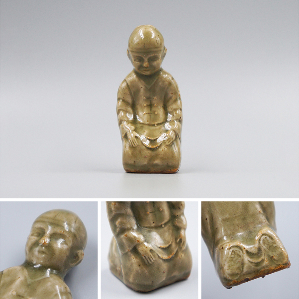 【中国美術】 ★ 瓷器 耀州窯青釉瓷塑人偶 ★ 清朝期 紳士服飾 正座姿勢 明清磁器 検 清代清時代唐物骨董古董古玩古美術民窯塑像焼物拍卖