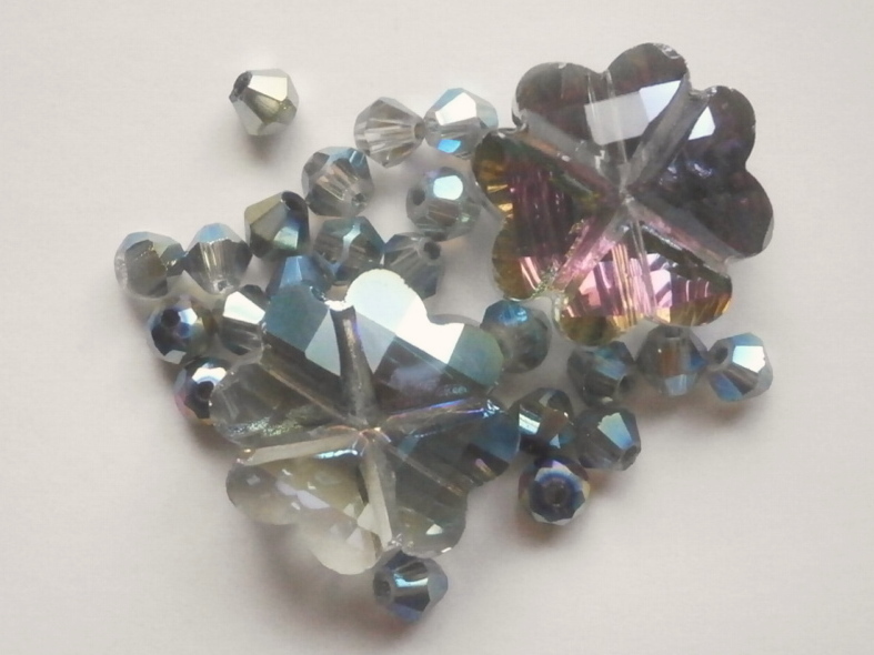 ガラスビーズ★クローバ★モスグリーン系★C拍卖