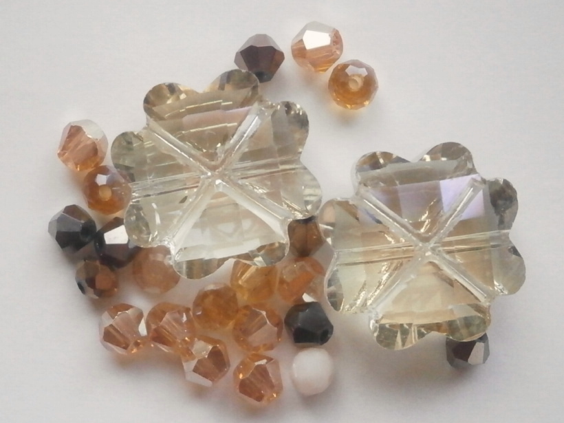 ガラスビーズ★クローバ★ブラウン系★③拍卖