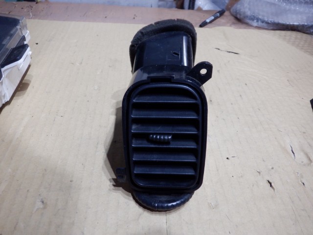 デリカ スペースギア PD6W 純正 右 フロント 側 ルーバー 42709/b1拍卖