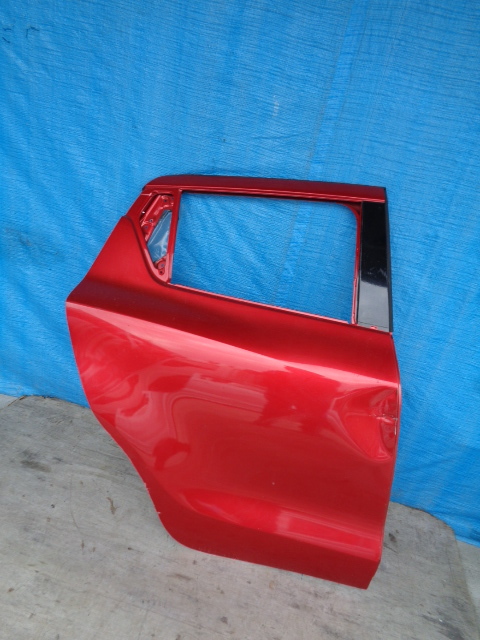 AZ382 スズキ スイフト ZC83S? リアドア 右 赤拍卖