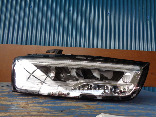 AZ102 アウディ Q3 8U ヘッドライト 右 8U0941774A拍卖