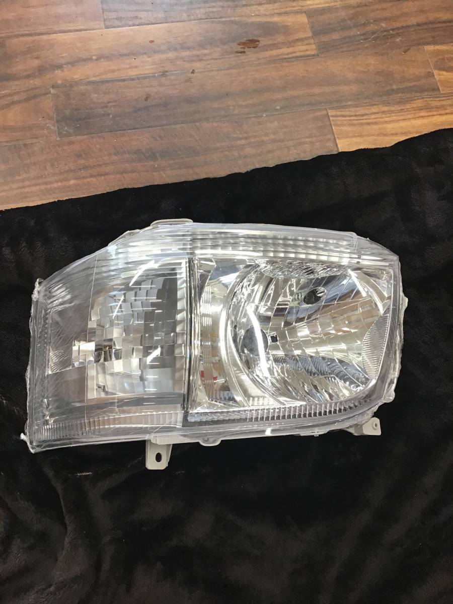 トヨタ ハイエース ヘッドライト拍卖