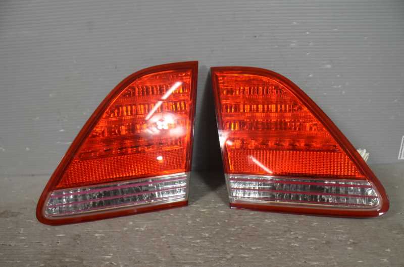 クラウン ロイヤル 前期(GRS182) 純正 コイト 破損無 動作保証 テールランプ 内側 左右 セット 30-304 / 81580-30170 81590-30110 k071683拍卖