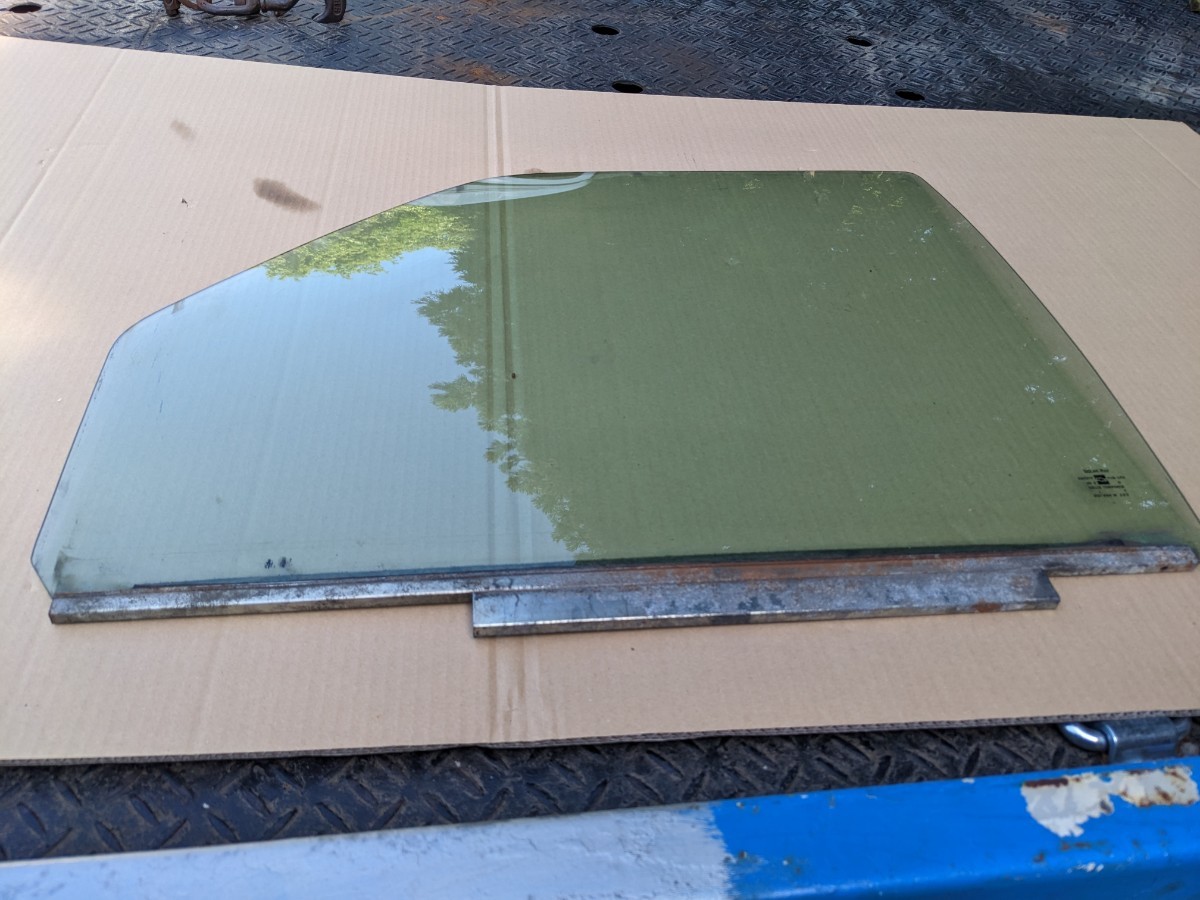 アストロ 運転席 ガラス フロント左 DOT404 M352拍卖