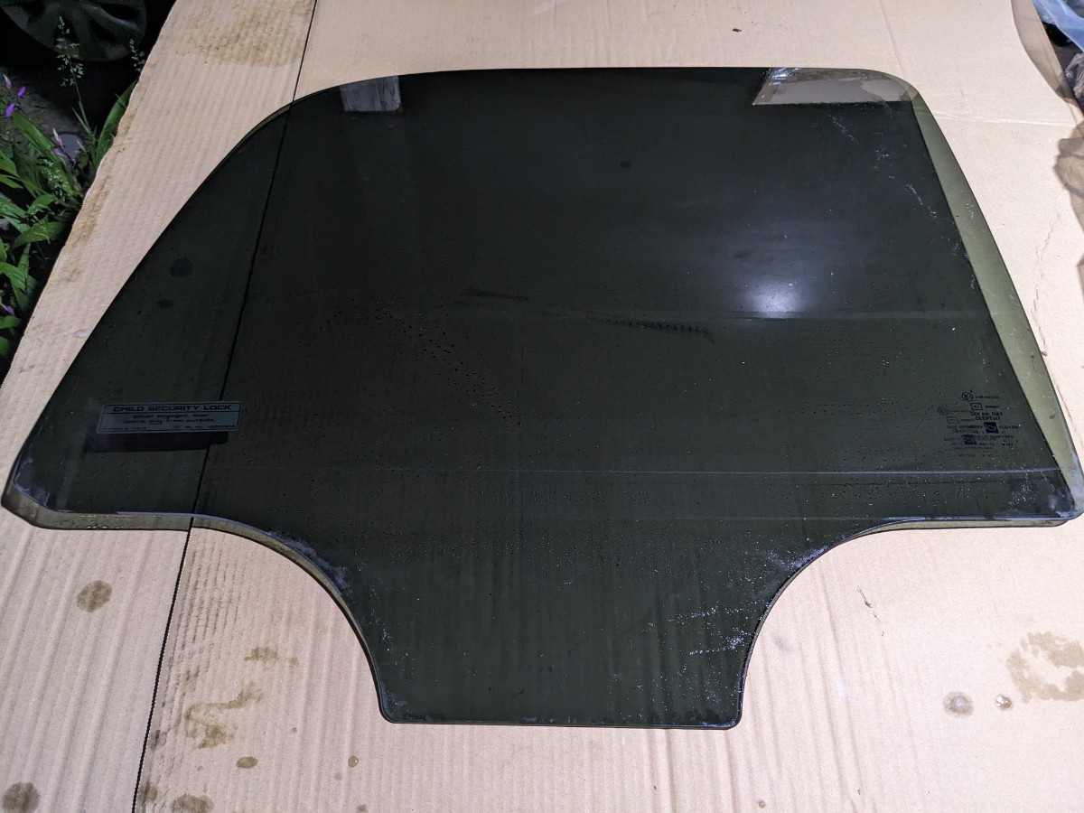 タホ 00-06 リア ガラス 右 5.3L DOT15 M127拍卖