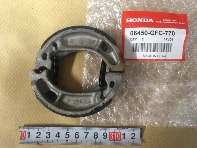 新品ツデイ等フロントブレーキシュー1個 純正06450-GFC-770拍卖