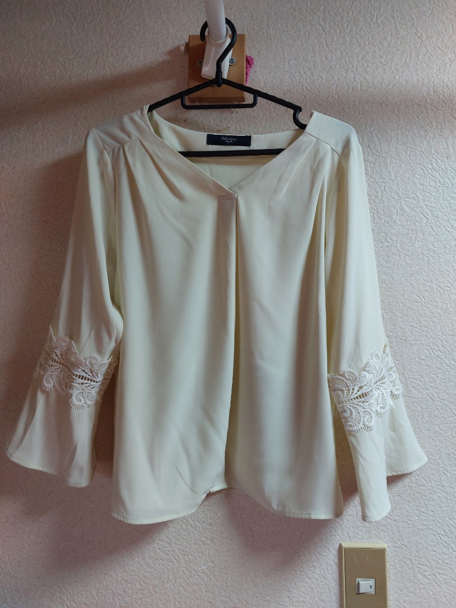 Fabulous Angela◆ファビュラスアンジェラ◆イエロー袖レースカットソー・ブラウス◆V字ネック拍卖