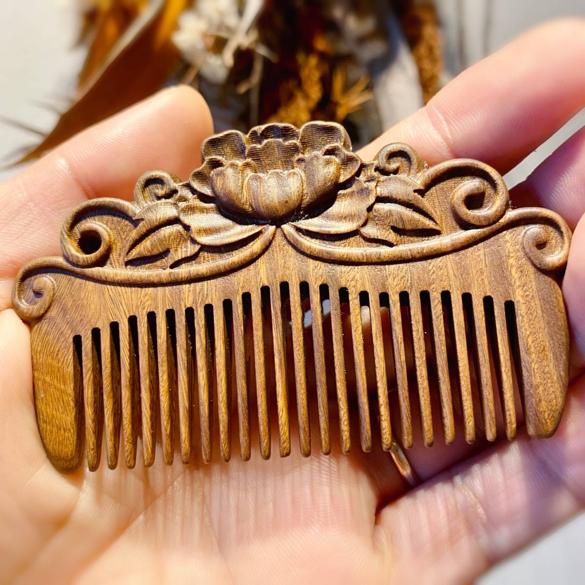高級檀木 ミニ木製櫛 蓮 お守り 静電気防止 美髪 頭皮マッサージ拍卖
