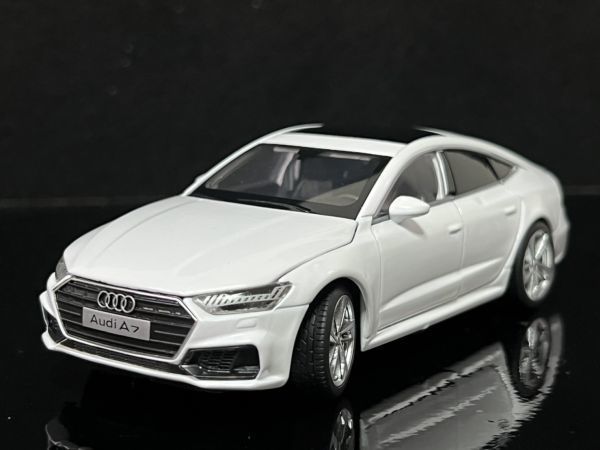 Audi A7 Sportback スポーツバック 1/32 ミニカー H85拍卖