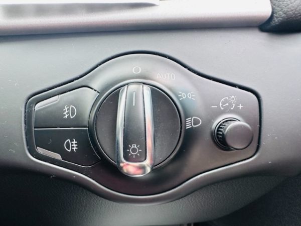 アウディ A4 アバント 1.8 TFSI 8KCDH 純正 ★部品取り バラ売り★ ヘッド ライト ランプ コントロール スイッチ No.1309拍卖