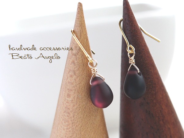 ■+angelo+K14GF チェコドロップのプチピアス(p-391)ダークアメジストマット シンプル 一粒 パープル チタン 樹脂 イヤリング拍卖