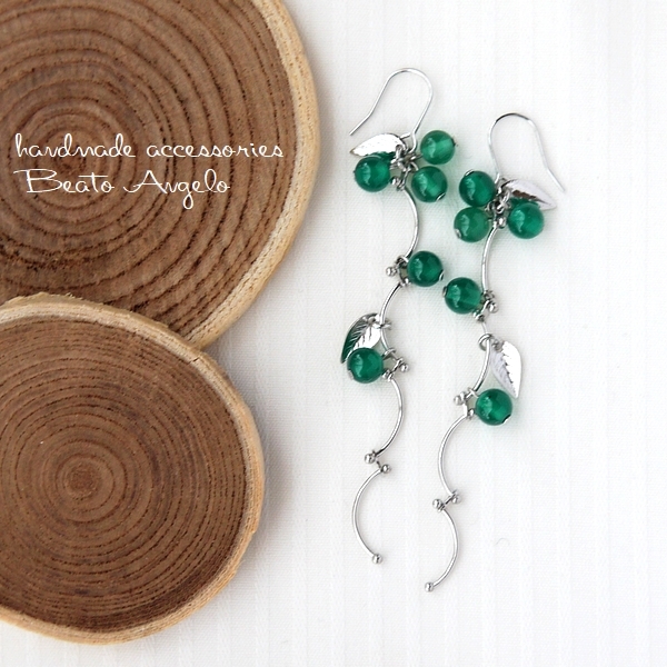 ■+angelo+【高品質】天然石緑メノウのウェーブピアス(p-016)S グリーン チタン 樹脂 イヤリング拍卖