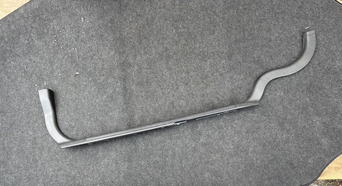 ボルボ 850 T-5 8B5234W 1996年 右ハンドル フロント 右 ドア サイド トリム パネル ロア アンダー カバー 6800939 W-6688拍卖