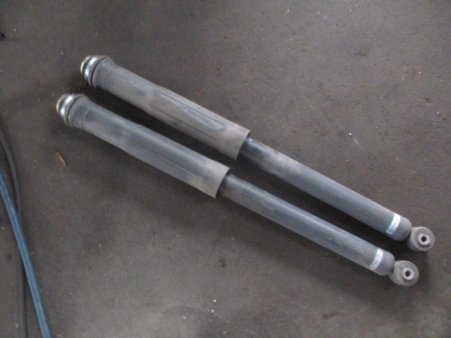 トヨタ KSP130 ビッツ ヴィッツ 左右Rショックアブソーバー リア 48530-52F71拍卖