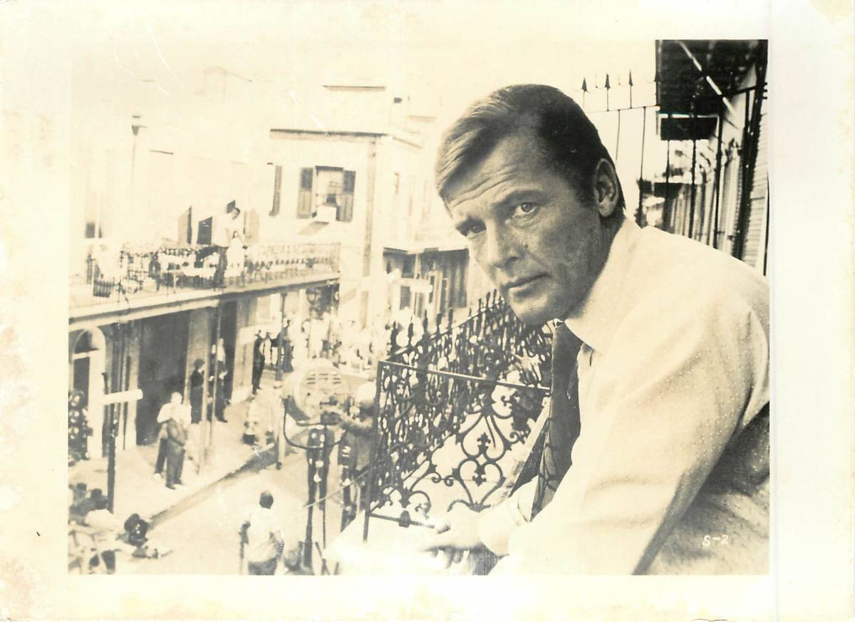 p35676『007死ぬのは奴らだ』スチル ロジャー・ムーア ジェーン・シーモア ガイ・ハミルトン拍卖