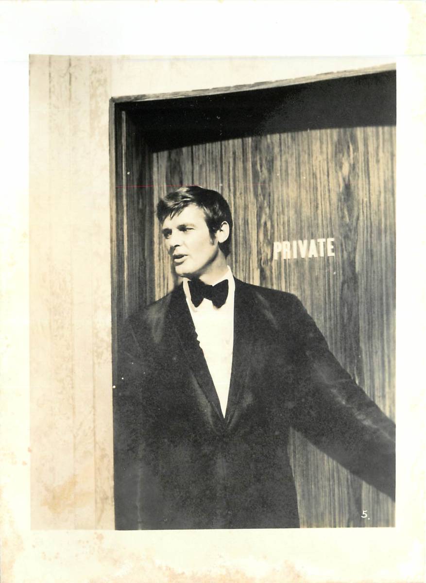 p35662『007死ぬのは奴らだ』スチル ロジャー・ムーア ジェーン・シーモア ガイ・ハミルトン拍卖