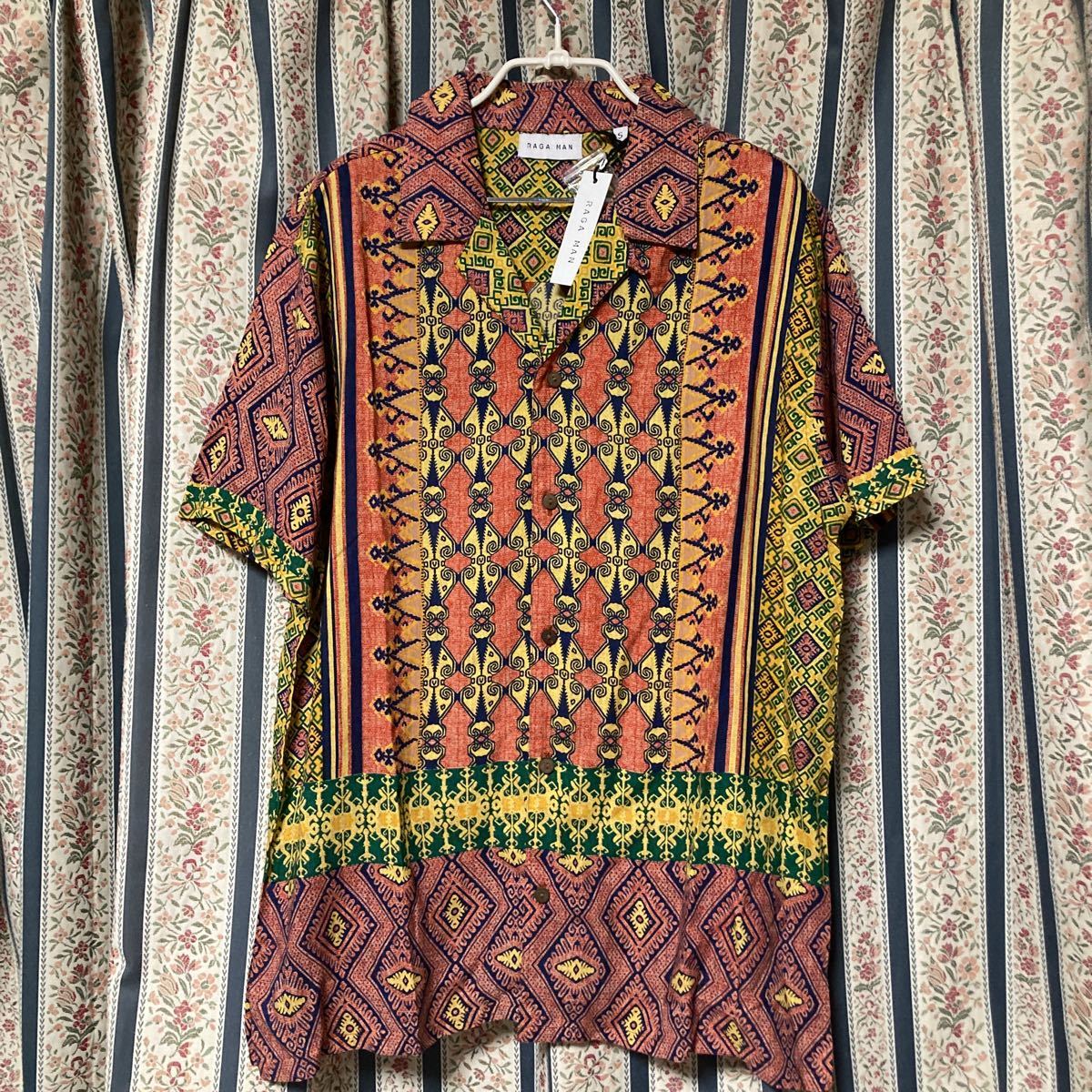 新品!RAGA MAN エスニック カラフル総柄 オープンカラー半袖シャツ アロハシャツ レーヨン素材 ハワイアン リゾート 柄シャツ ゆったり拍卖