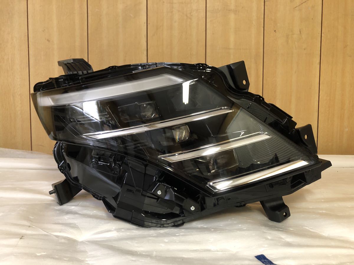 セレナ C28 純正 三眼 右 LED ヘッドライト 刻印E 26010-7DA5A KOITO100-2379Y 美品!拍卖