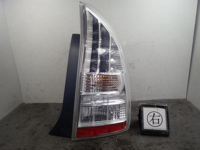 プリウス DAA-ZVW30 右テールランプ 040 81550-47122拍卖