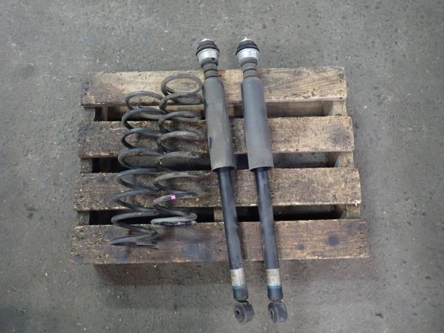 ステラ DBA-LA100F 右リアショックアブソーバー S28 48531-B2A00拍卖