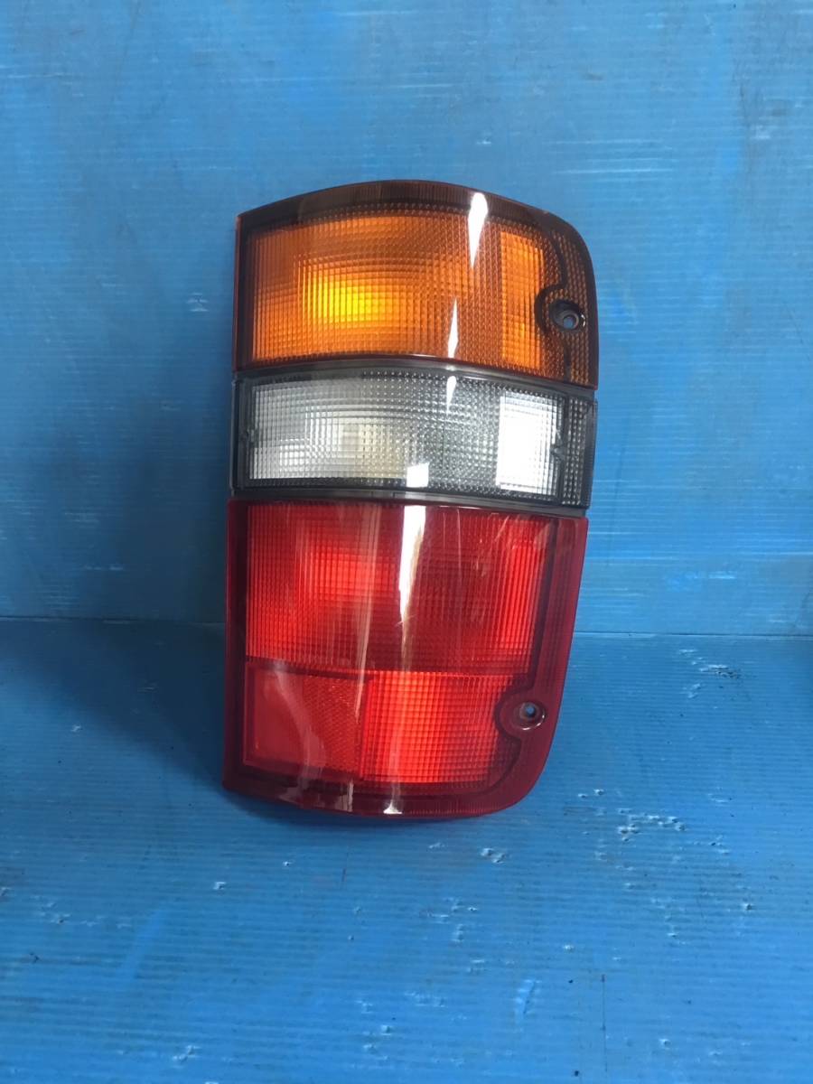 ビッグホーン 前期用 テールランプ (R) ICHIKOH4662 C2 23513 即日発送可 ヤフオク 80s拍卖